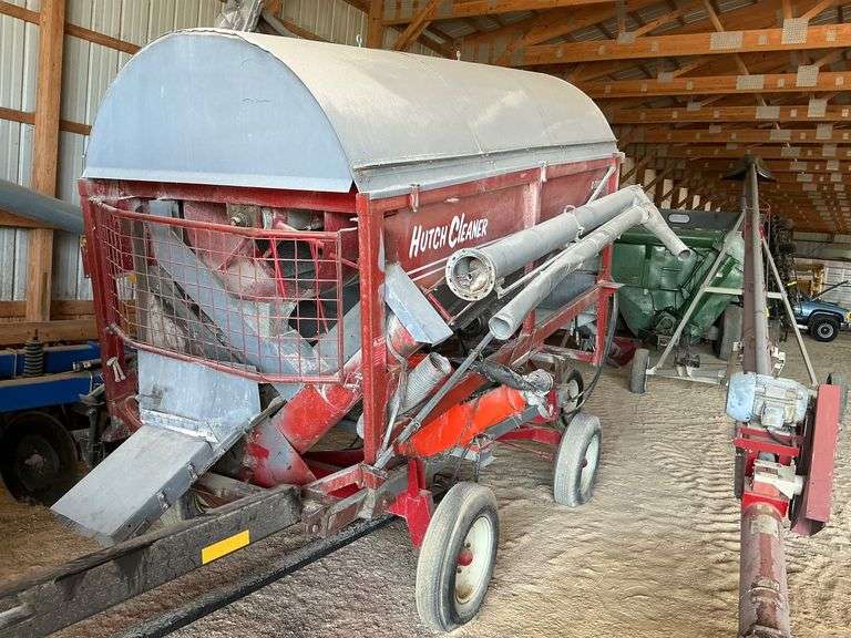 Hutch cleaner C-3000 Grain Cleaner on running gear image