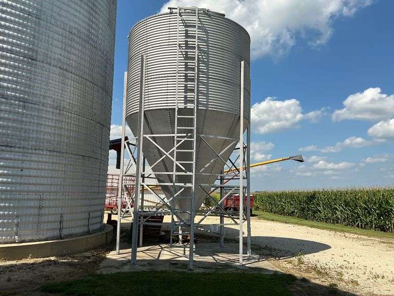709 bu Bulk Bin image