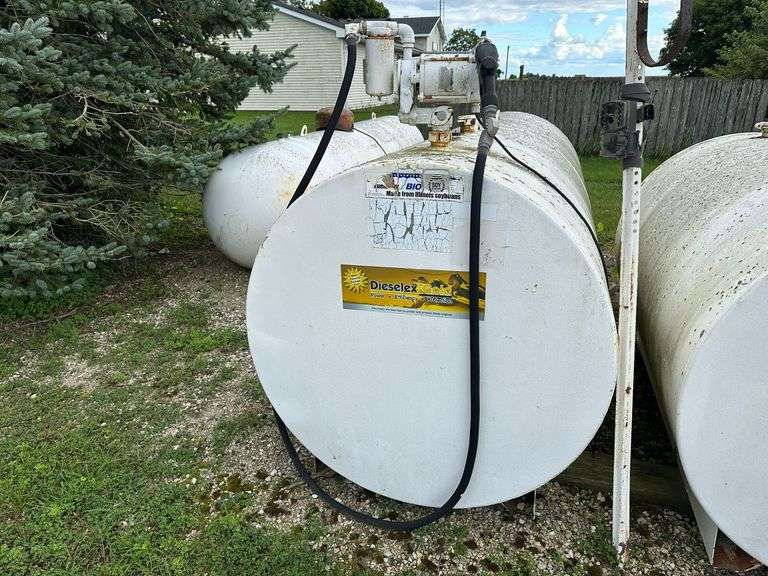 1000 gal Diesel Fuel Tank w/electric pump image