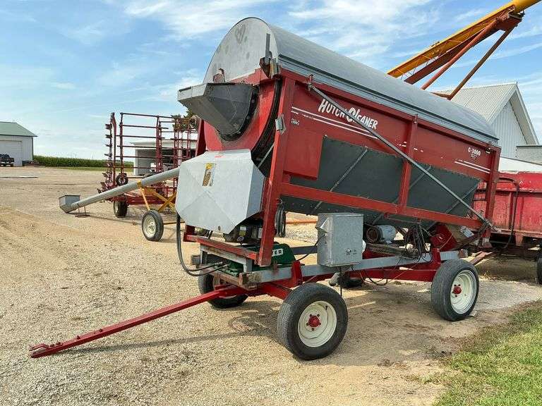 Hutch cleaner C-3000 Grain Cleaner on running gear image