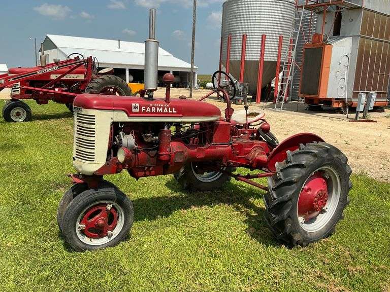 IH Farmall B, gas, NF, pto, belt pulley image