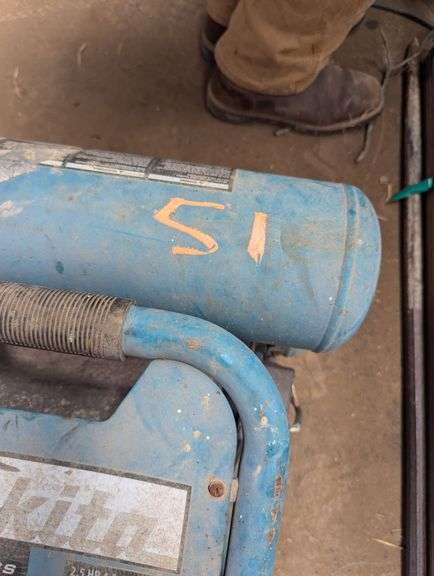 Makita Pneumatics Model MAC2400 Air Compressor