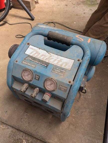 Makita Pneumatics Model MAC2400 Air Compressor