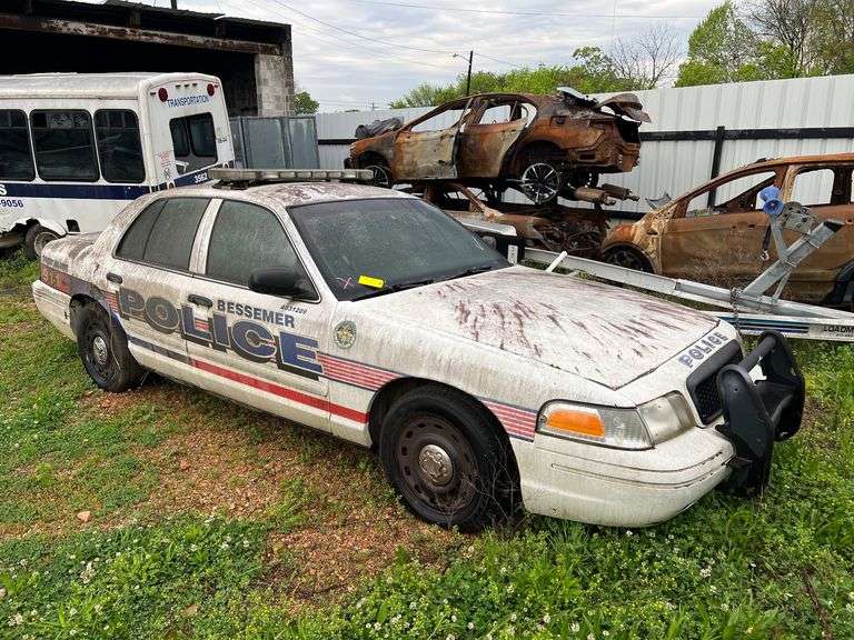 2003 Ford Crown Victoria - No Title, for Parts