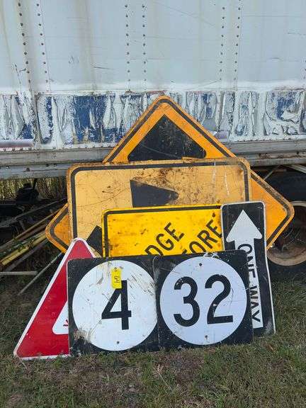 Lot - (7) Assorted Road and Traffic Signs image