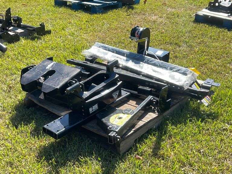 Lot - Assorted Vehicle Towing Hardware image