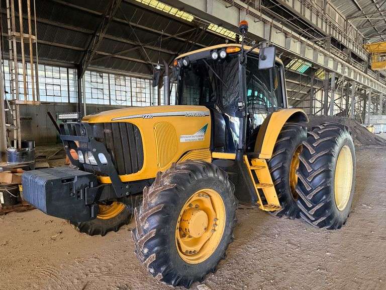 John Deere 7220 Enclosed Cab Tractor image