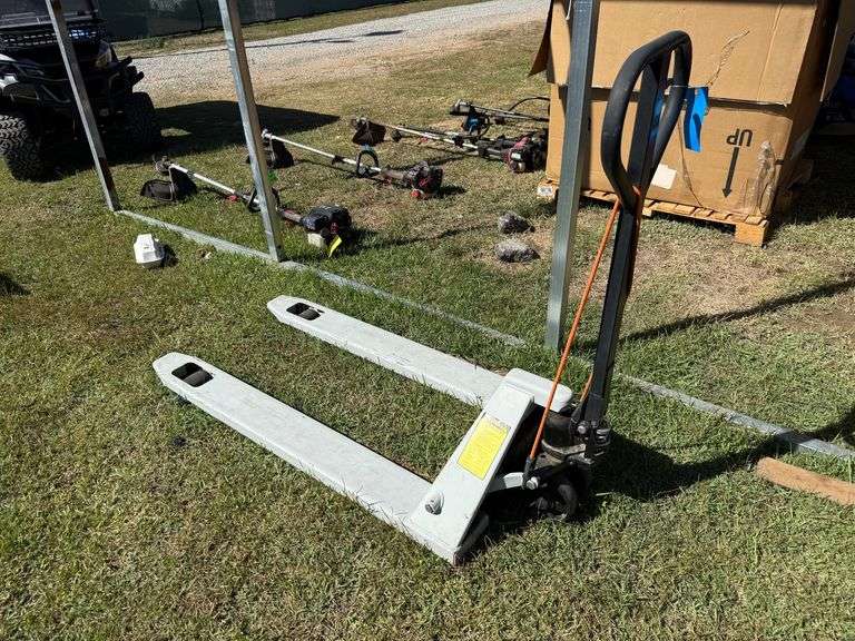Pallet Jack - Handle Broken image