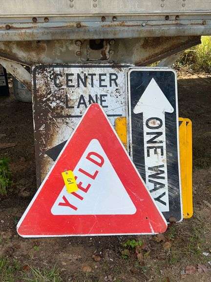 Lot - (6) Assorted Road and Traffic Signs image