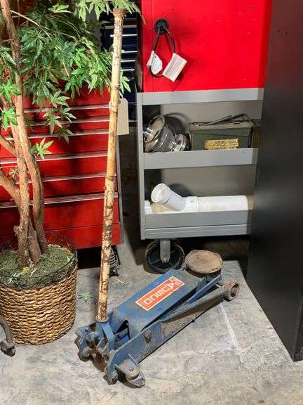 AUSCO 4000 LBS Floor Jack image