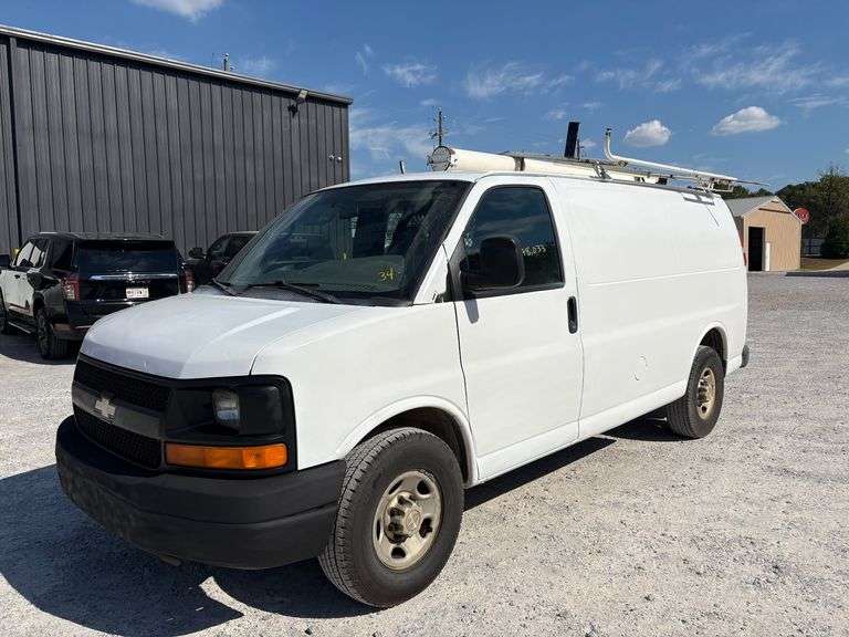 2009 Chevrolet Express 2500HD Van 2WD image