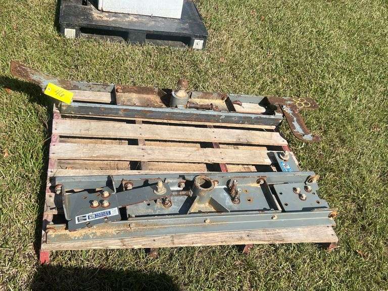 Lot - B&W Turnover Ball Gooseneck Hitch image