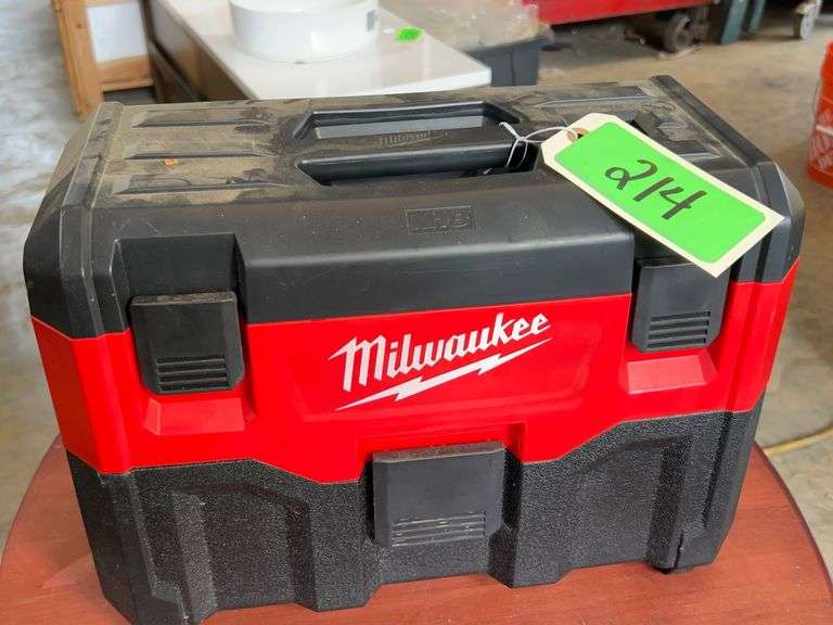Milwaukee M18 2-Gallon Cordless Wet/Dry Vacuum image