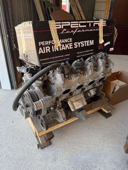 6.2L Engine out of 2015 GM image