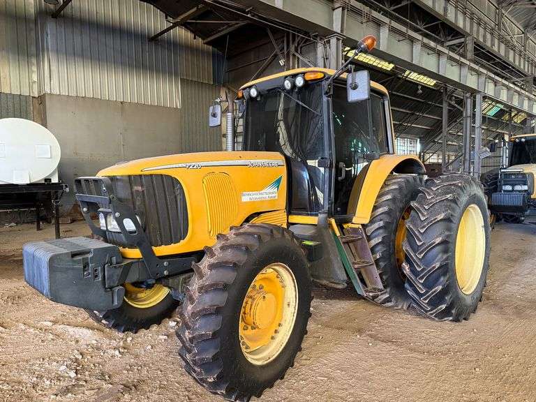John Deere 7220 Enclosed Cab Tractor image