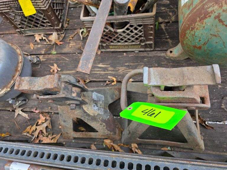 Lot - (2) Jack Stands image