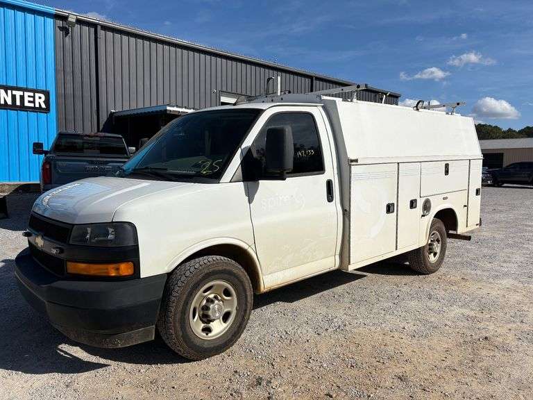 2019 Chevrolet Express 3500 2WD image