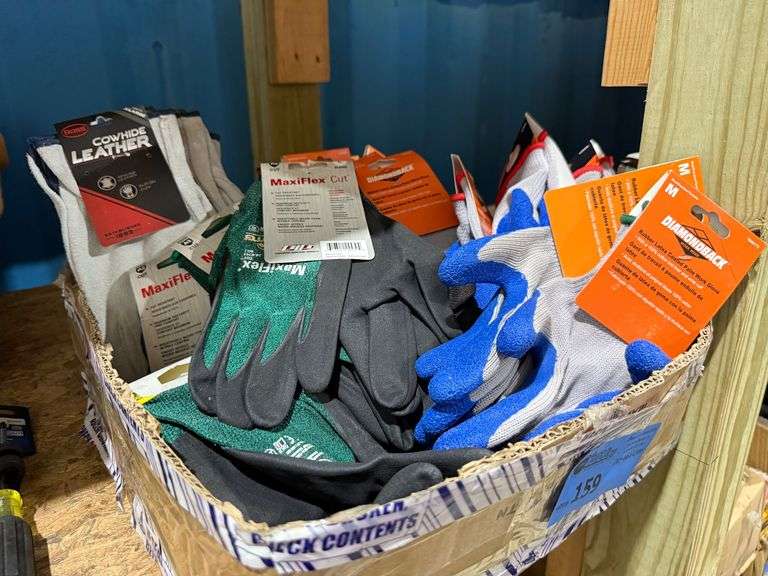 Lot - Assorted Gloves image