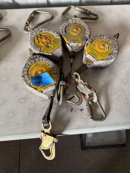 (4) Skylock Retractable with Carabiner image