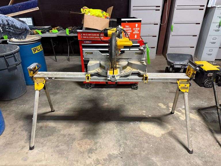 DeWalt DWS780 12in Double Bevel Sliding Compound Miter Saw image