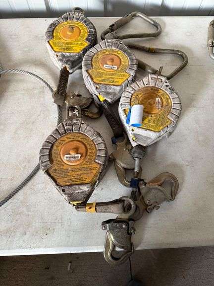 (4) Skylock Retractable with Carabiner image