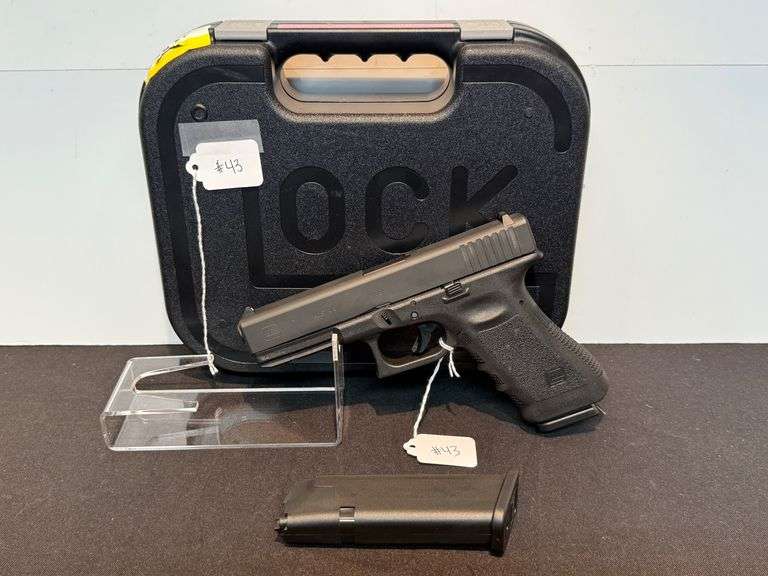 Glock 17 Gen 3 9x19mm Pistol with Additional Magazine in Hard Case image