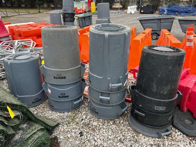 Lot - Trash Bins image