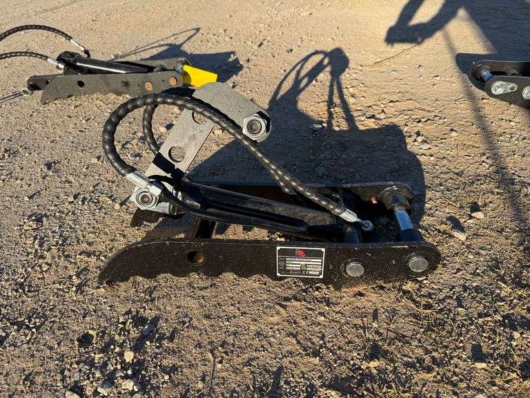 2025 IRanch Unused IRETC Hydraulic Thumb Clamp image