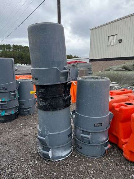 Lot - Trash Bins image