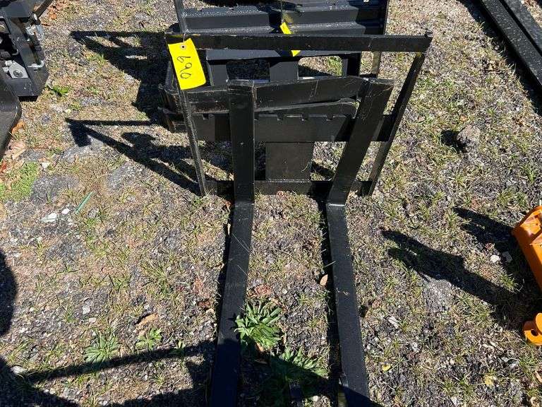 2025 GIYI Unused Mini-Excavator Pallet Forks image