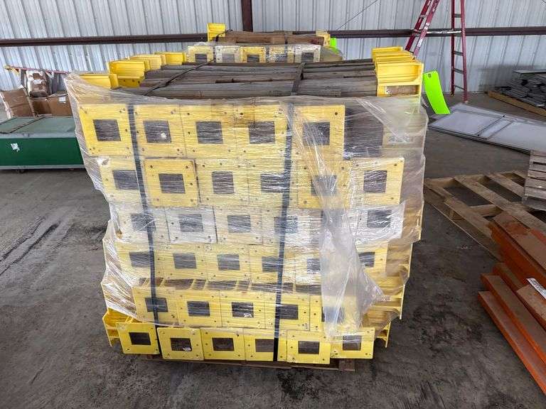 Pallet - Guardrail Posts image