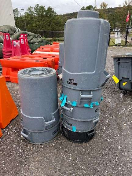 Lot - Trash Bins image