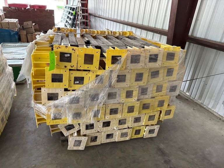 Pallet - Guardrail Posts image