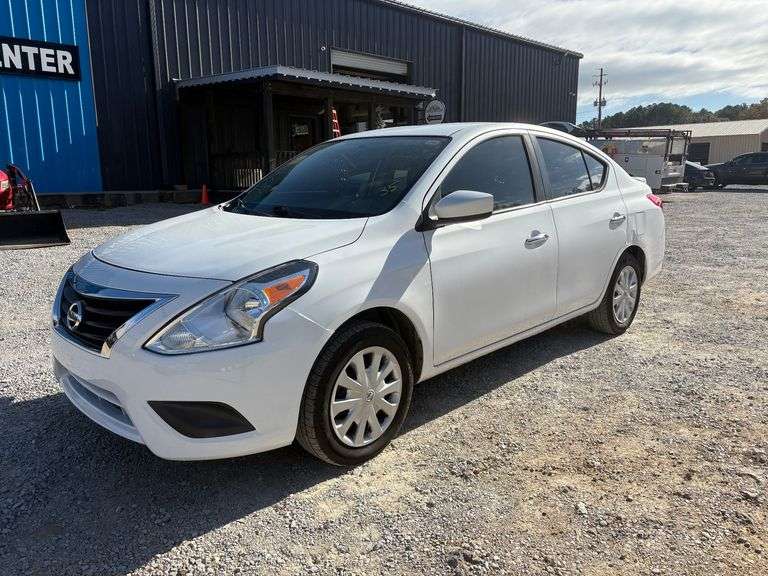 2019 Nissan Versa SV image