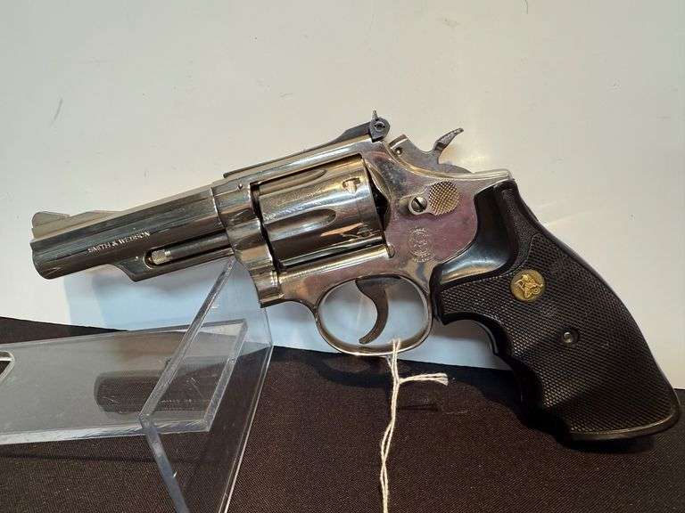 Smith & Wesson 19-4 357 Mag Pistol image