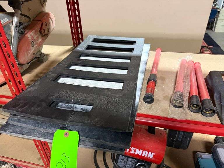 Lot - Mats and misc image