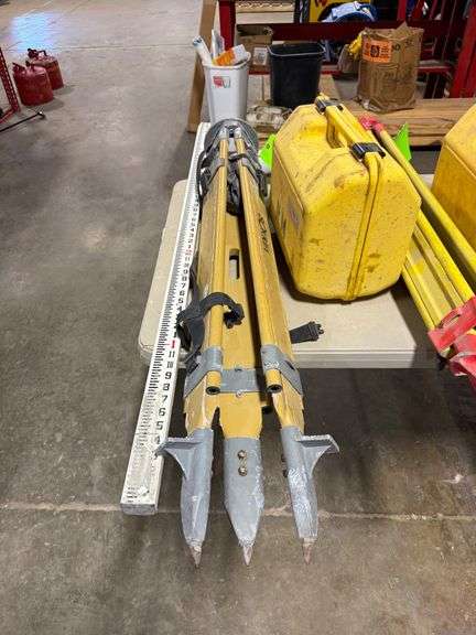 Leica Rugby 50 Leveling Kit with Tripod and Measuring Stick image