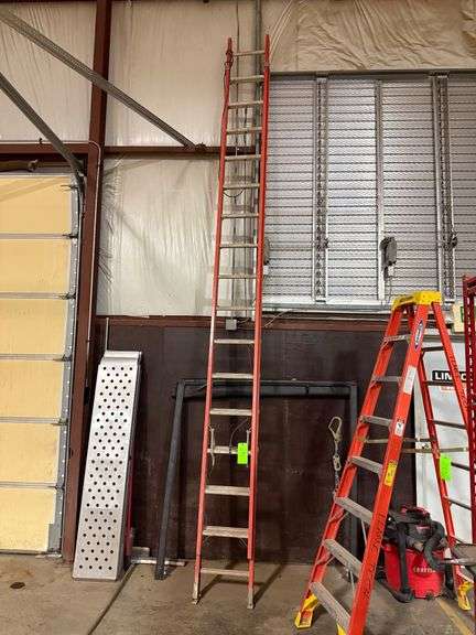 Louisville 32ft Extension Ladder image