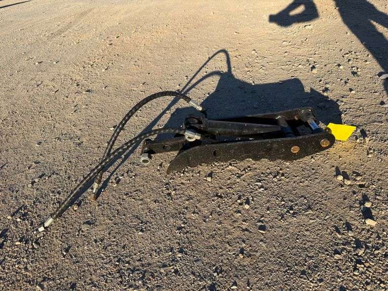 2025 IRanch Unused IRETC Hydraulic Thumb Clamp image