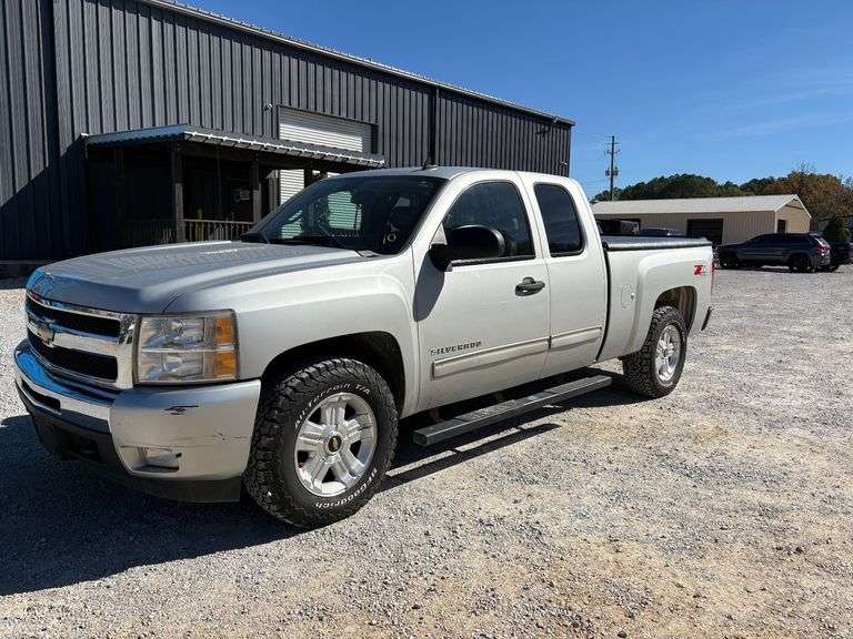 2011 Chevrolet Silverado 1500 LT 4WD image