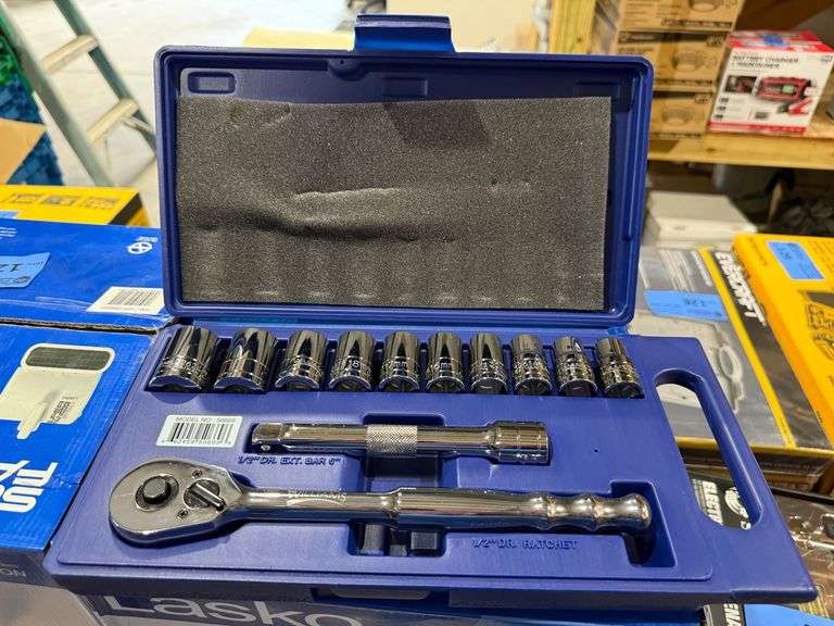 New Williams 1/2in Socket Set with Ratchet and Extension image