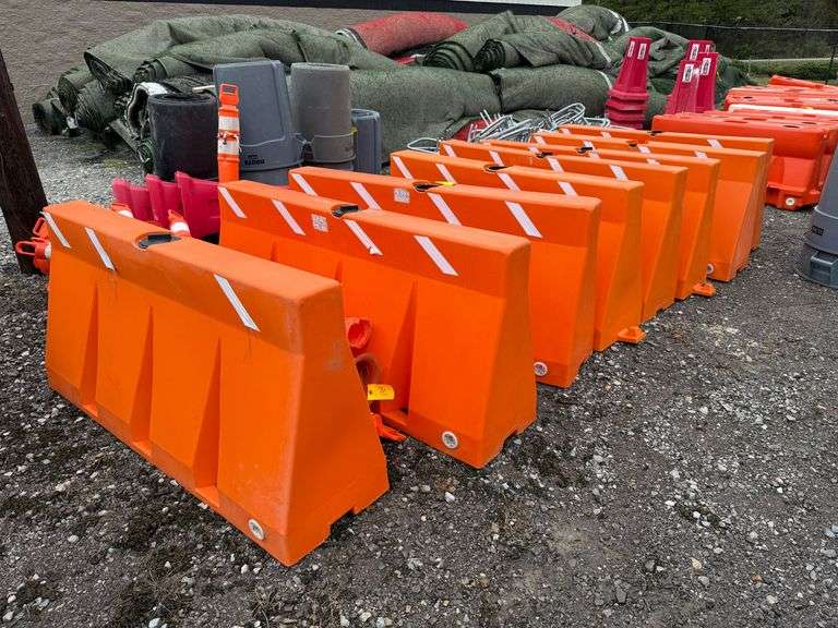 Lot - Barricades image