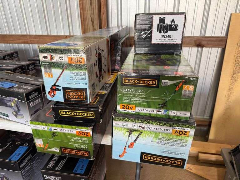 Black & Decker Lot - Trimmer/Edger, Hedge Trimmer, Blower image