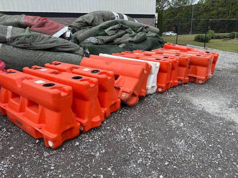 Lot - Barricades image