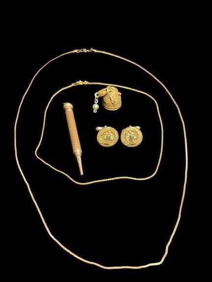 Lot - Gold Tone Jewelry image