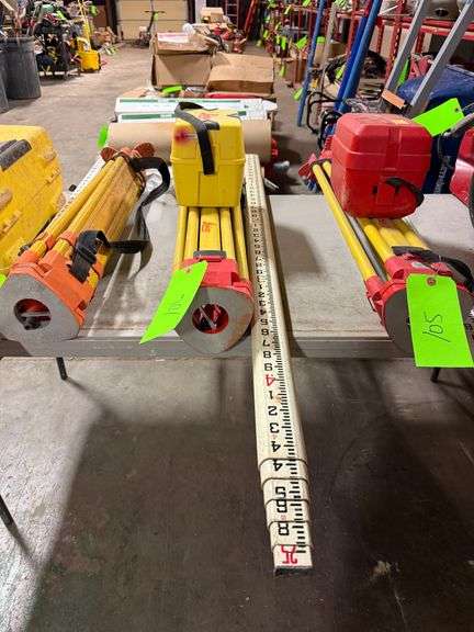 Leica NA524 Leveling Kit with Tripod and Measuring Stick image