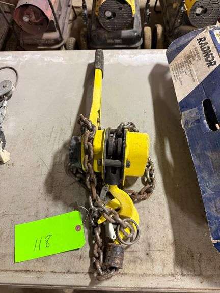 Haulmaster 1-1/2 Ton Lever Chain Hoist image