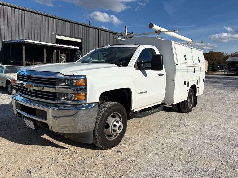 2017 Chevrolet Silverado 3500HD LT 2WD image
