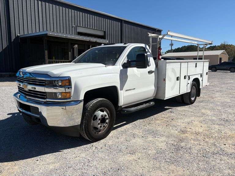 2017 Chevrolet Silverado 3500HD WT 2WD w/ Service Body image