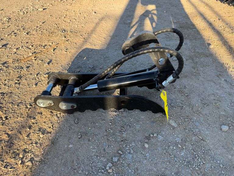 2025 IRanch Unused IRETC Hydraulic Thumb Clamp image